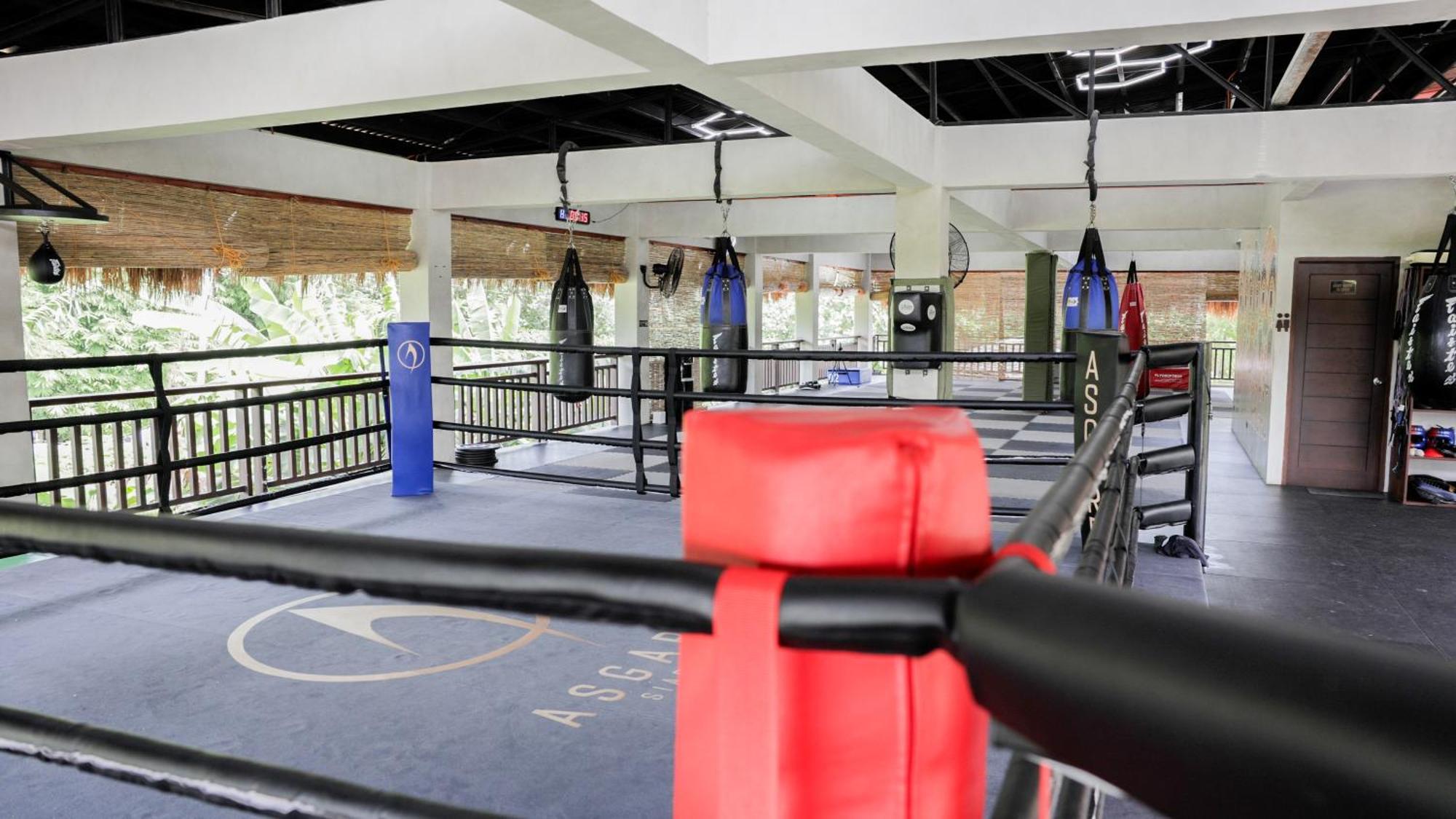 Asgard Resort & Mma Gym General Luna Kültér fotó